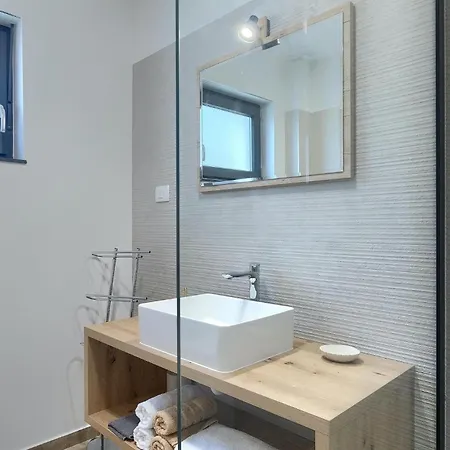 Amazing In With 4 Bedrooms Vakantiehuis