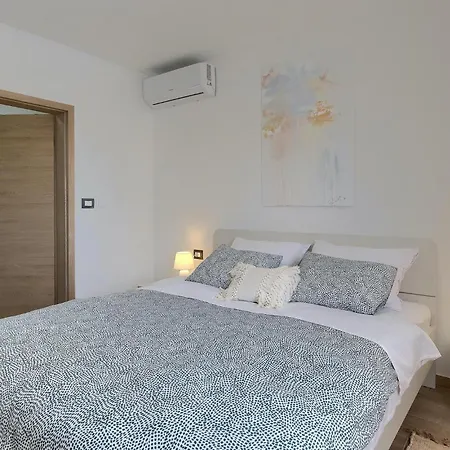 Semesterbostad My Hana Pula