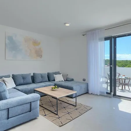 Semesterbostad My Hana